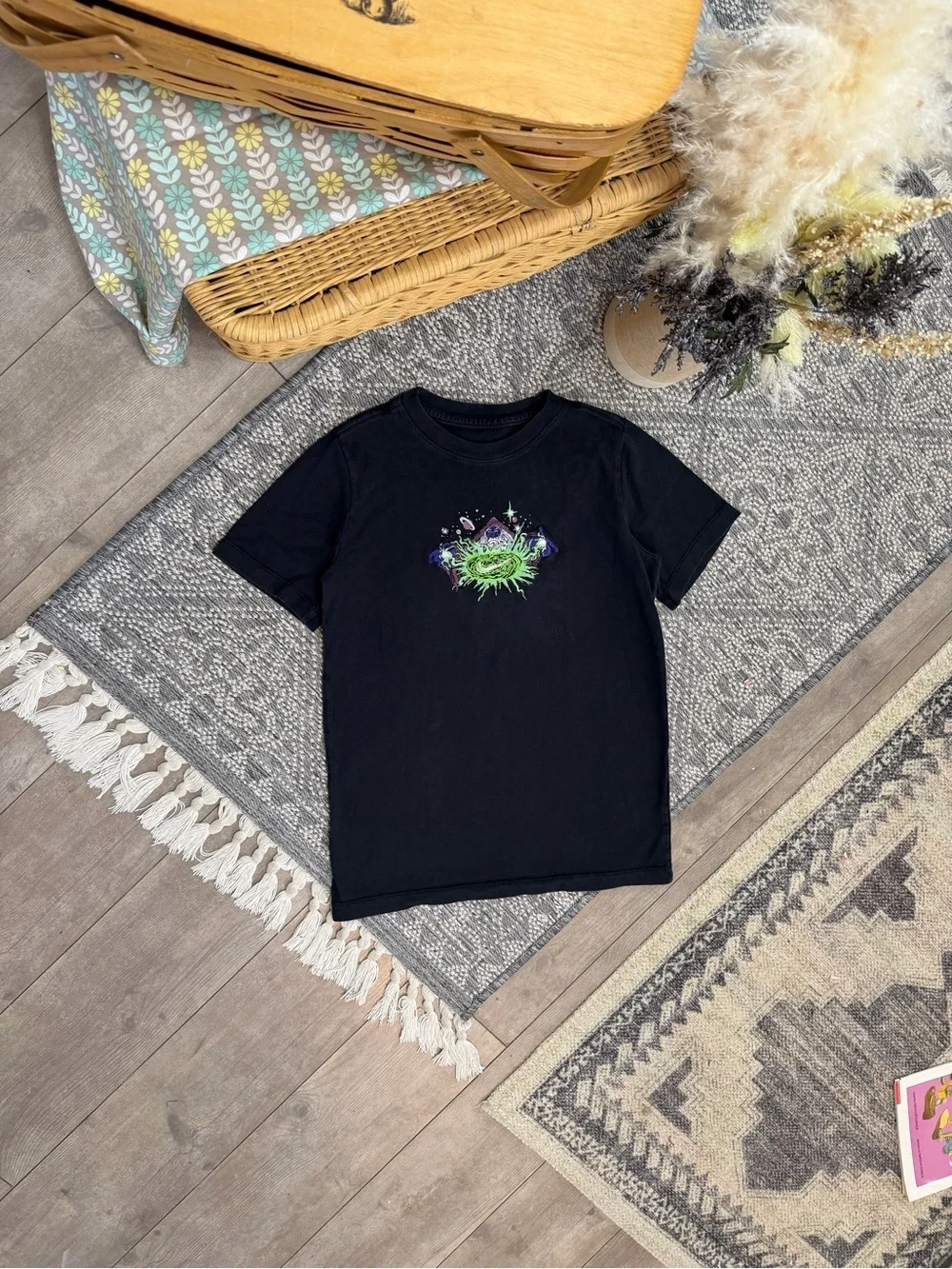 Nike Boys Graphic T-Shirt Large Sportswear Interstellar Magic Wizard Embroidered